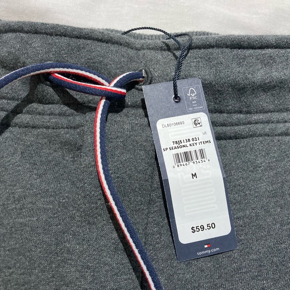 Tommy Hilfiger fleece sweat shorts, size medium + chunky knit hat! NWT! $107.50! - Picture 5 of 10